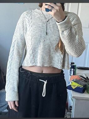 Abercrombie & Fitch Cropped Cable Crewneck Sweater - Cream